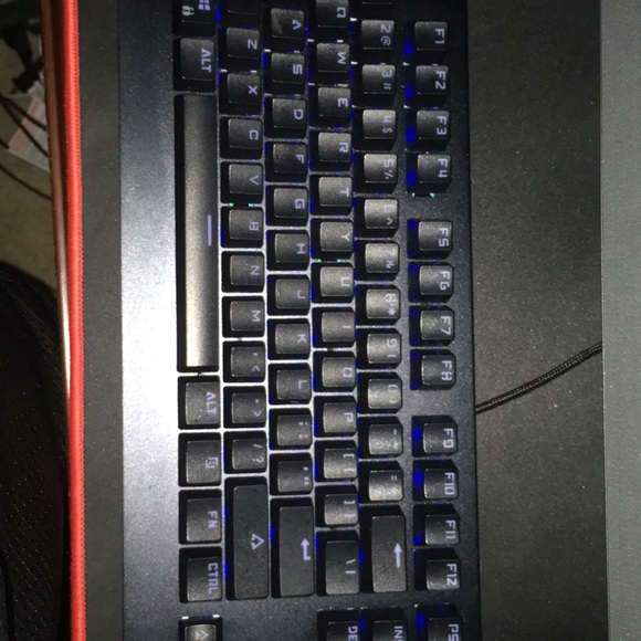 onn. RGB Mechanical Gaming keyboard - Picture 4 of 16